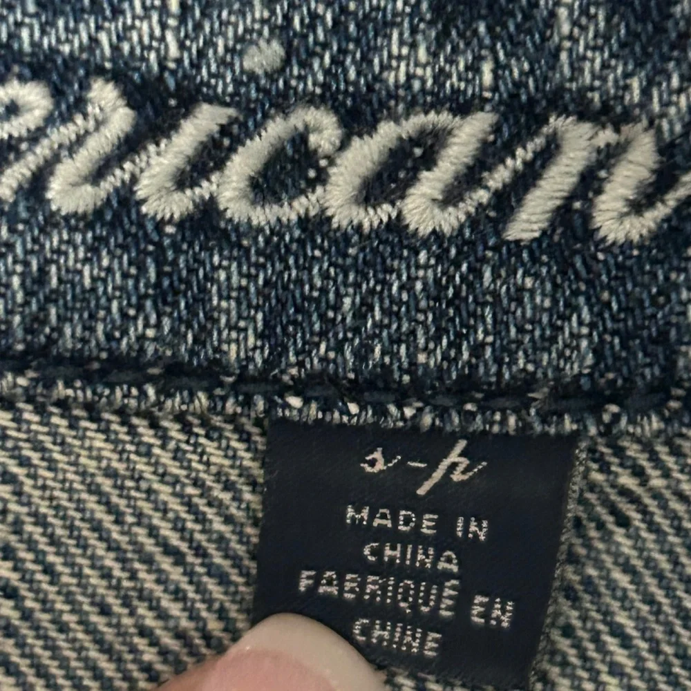 LIKE NEW! Women's American Eagle Short Jean Jacket - Small - Picture 9 of 9